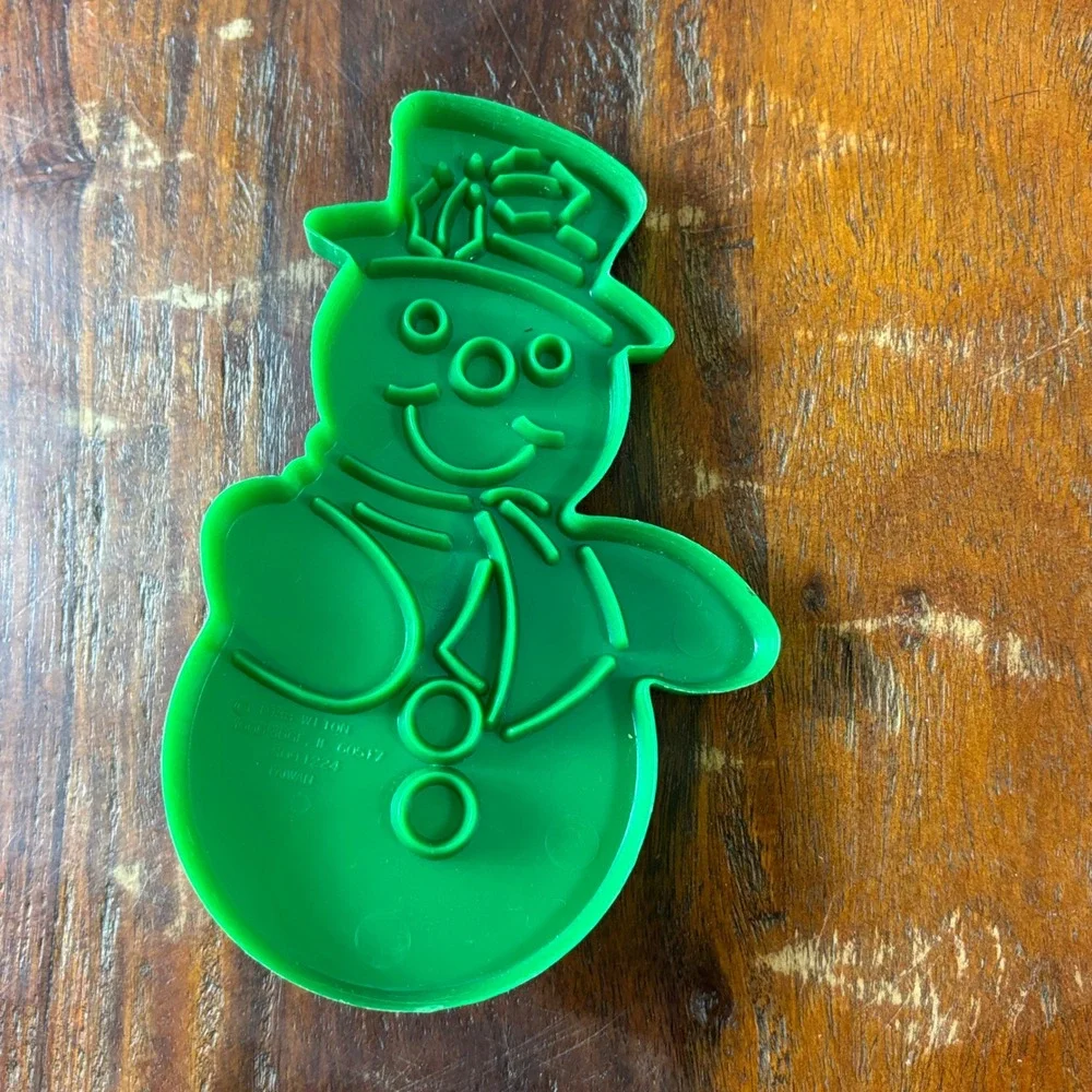 Vintage 1988 Wilton Christmas Cookie Cutter Set 5pc Green‎ Reindeer Snowman Tree